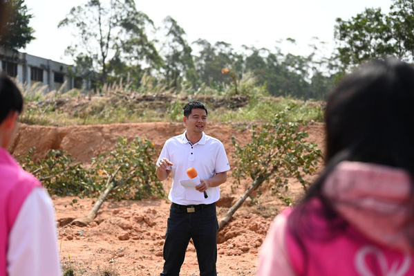 “双百行动”添新绿，植树造林正当时——机器人学院志愿者深入斗门...