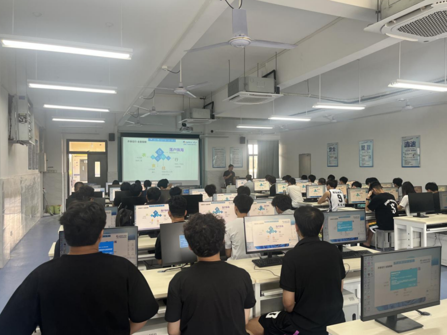 格力精密模具邓乔部长带队赴广科院机器人学院开启招聘宣讲会