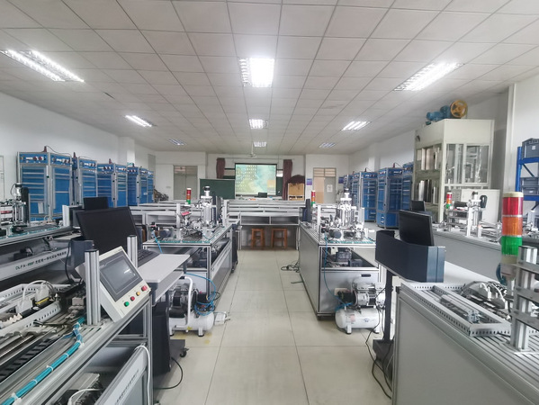 S4-211电工技能综合实训室